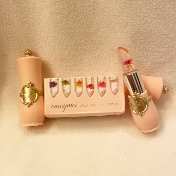 💥 RESTOCKED! Magic Flower Color Changing Lipstick - Picture 5 of 6